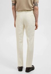 Mango AMALFIC - Tygbyxor - off-white