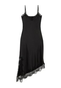 Svart satinklänning med spetskant, justerbara smala axelband, asymmetrisk fåll och en mjuk textur med intrikata detaljer längst ner.