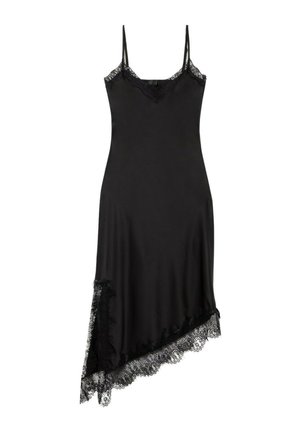 Robe en satin noire avec bordure en dentelle, bretelles spaghetti ajustables, ourlet asymétrique et texture lisse avec des détails complexes en bas.