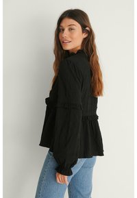 NA-KD Bluse - black