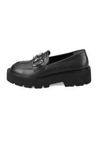 Zwarte leren instappers met een chunky platformzool en metalen gespdetail op de wreef. Glad oppervlak en rond teenontwerp.