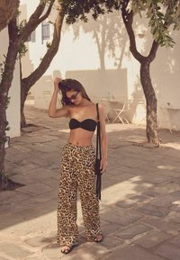 Next WIDE LEG BEACH - Pyjamasbyxor - animal
