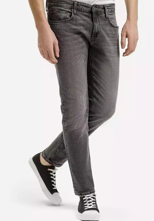 - Jeansy Slim Fit