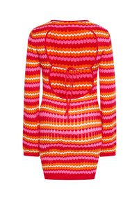 Abito in maglia con motivo a zigzag in rosso, rosa e arancione. Maniche lunghe, scollo sulla schiena con dettaglio a fiocco, silhouette aderente.