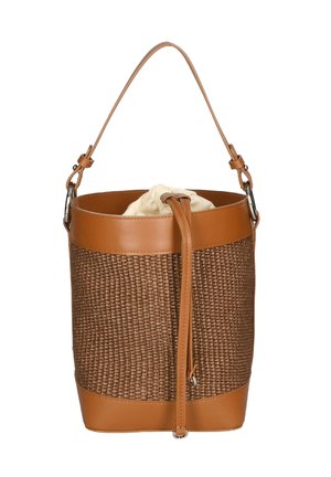 Sac seau tissé marron avec un dessus en cuir beige et une sangle. Dispose d'une fermeture à cordon et d'une texture lisse avec des accents sur la base.