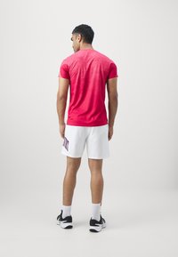Nike Performance HERITAGE SHORT - Calções desportivos - white/black/hot fuchsia