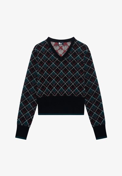 Maglione nero cropped con scollo a V e maniche lunghe, caratterizzato da un motivo a diamante verde, bianco e rosso su una superficie testurizzata.