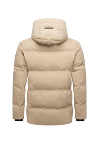 Beige pufferjacka med huva, som har en kviltad design, elastiska manschetter och en minimalistisk logotagg på baksidan. Slät textur genom hela jackan.