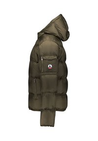 Veste matelassée vert olive avec capuche, poches latérales zippées et une petite poche zippée avec rabat à bouton sur la manche présentant un patch logo rond.