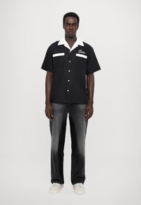 Evisu Džíny Relaxed Fit - black