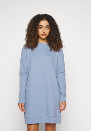 ZUMU CREW DRESS - Denní šaty - folk blue