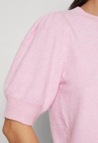 Vero Moda Petite VMDOFFY 2/4 O NECK - Basic póló - bonbon melange