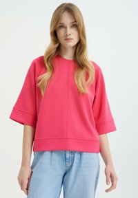 Unselected, pink
