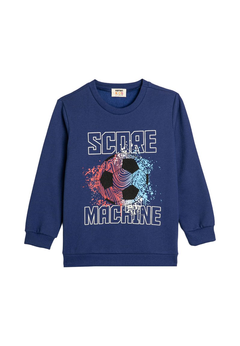 Sudadera azul marino con un gráfico de un balón de fútbol, texto "SCORE MACHINE", puños acanalados y cuello redondo. Tejido suave y texturizado.