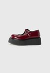 Pantofi slip-on - vino