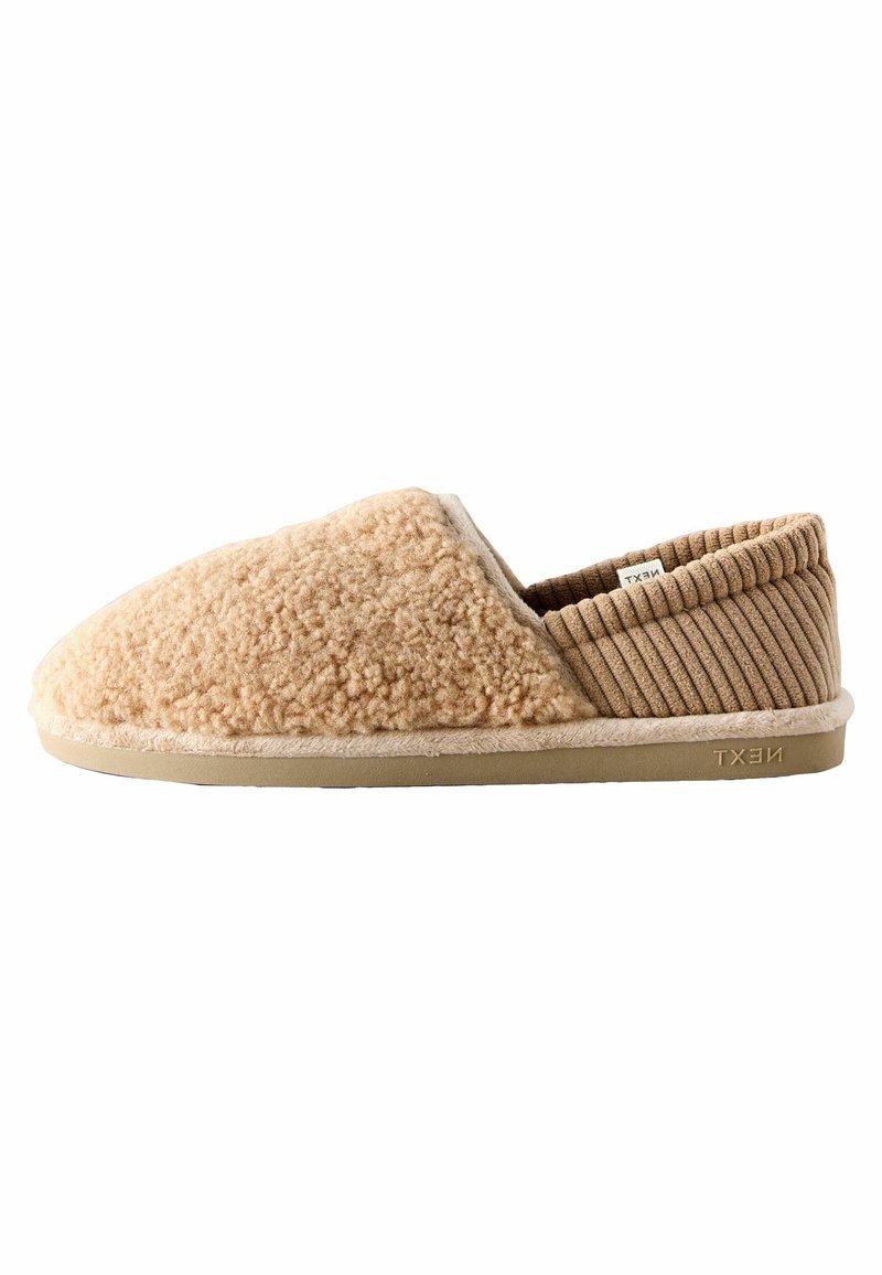 Beige Hausschuhe zum Hineinschlüpfen mit einem flauschigen Äußeren, strukturierten Cord-Seiten und einer Gummisohle. Der Markenname ist dezent auf der Sohle eingraviert.