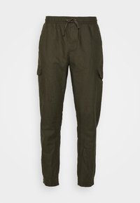 Olivgrüne Cargo-Hosen mit elastischem Bund und Kordelzug. Mit Seitentaschen und schmal zulaufenden Bündchen. Hergestellt aus leichtem Stoff.