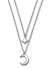 Collier double couche en argent avec un pendentif en forme de croissant de lune et une étoile, tous deux avec des finitions lisses et des maillons de chaîne délicats.