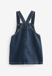 Kindergröße, dunkelblaues Denim-Latzkleid mit überkreuzten verstellbaren Schulterträgern und Metallknopfverschluss auf weißem Hintergrund.