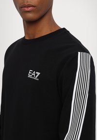 EA7 Emporio Armani FELPA - Ikdienas džemperis - black