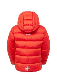 Rode gewatteerde jas met een afneembare capuchon, een doorgestikt ontwerp en een logo aan de onderkant. Glad stofoppervlak met een glanzende afwerking.