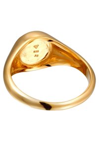 Goldplattierter Silberring mit einem glatten, abgerundeten Design. Im Inneren eingraviert steht "925 Ag", was den Silbergehalt angibt. Reflektierende Oberfläche.