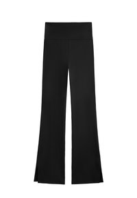 Črne hlače širokega kroja, z visokim pasom in stranskimi režami za lažje gibanje. Narejene iz gladkega, elastičnega materiala.