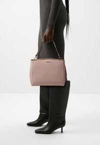 LIU JO TOP HANDLE - Rokassoma - rose smoke