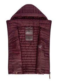 Giubbotto trapuntato bordeaux con cappuccio, aperto per mostrare l'interno imbottito e le etichette di stoffa tra cui il marchio "NAVAHOO" e l'etichetta della taglia.