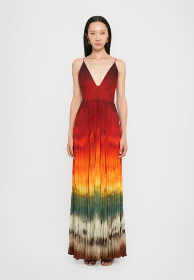 Maxikleid mit tiefem V-Ausschnitt, gefälteltem Design und einem Farbverlauf von Rot über Orange, Gelb, Grün bis Braun.