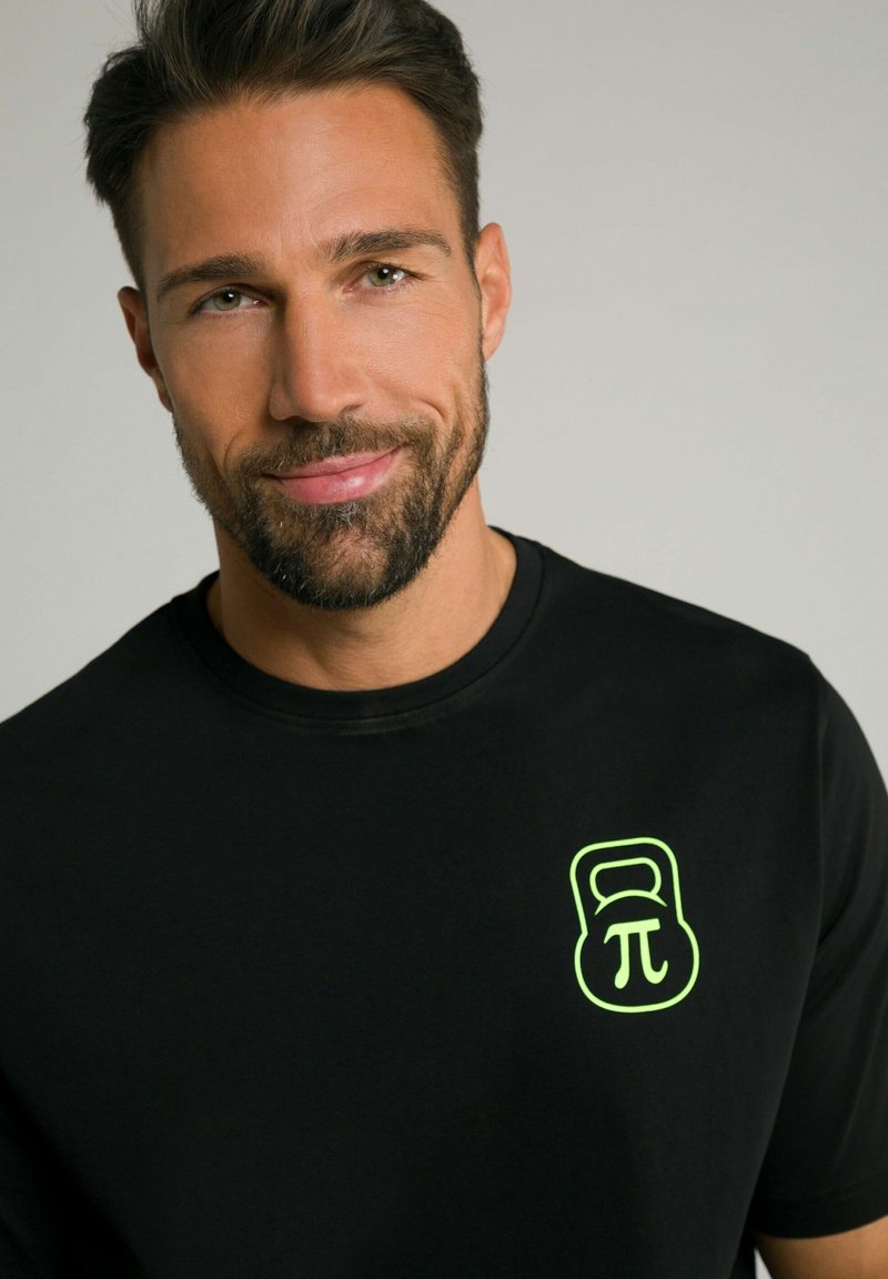 Herren Shirts | JP1880 JAY-PI KETTLEBELL T-Shirt print schwarz - QW28606 Herren Shirts | JP1880 JAY-PI KETTLEBELL T-Shirt print schwarz - QW28606