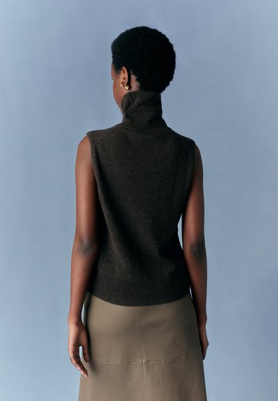 Filippa K TURTLENECK VEST - Top - mocha