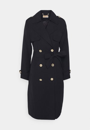 Manteau noir en tissu doux, avec un design croisé à double boutonnage, des boutons dorés, une ceinture à nouer et des poches à rabat.
