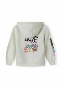 Sweat à capuche en beige clair avec un grand imprimé noir "LOVE", des graphiques de fleurs colorées et des accents textuels. Tissu doux avec une coupe décontractée.
