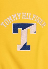 Tommy Hilfiger Mikina s kapucí - yellow
