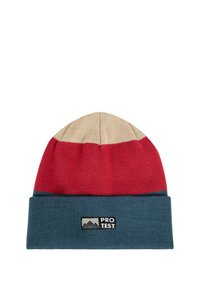 Gorro de punto con bloques de color beige, rojo y azul, que presenta un borde azul doblado con un parche del logo "PROTEST".