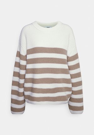 Striktrøje med horisontale hvide og beige striber, rund halsudskæring og sænkede skuldre, i en afslappet pasform og ribbet tekstur.
