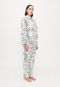 ONLY ONLKYLIE NIGHTWEAR - Nattdrakt - cloud dancer/navy