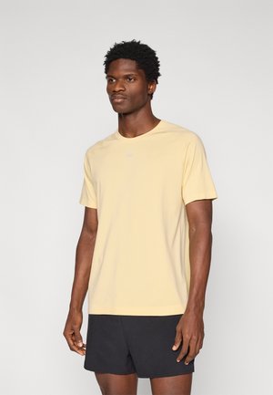 STRIDE  - T-paita - hay yellow