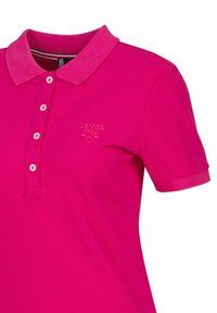 Fuchsia polo shirt met een klassieke kraag, drie knopen en een klein logo geborduurd op de linkerkant van de borst. Soepele textuur, korte mouwen.