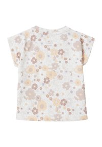 Kurzärmliges Blütenhemd aus leichtem Stoff, mit einem Muster aus sanften gelben, lavendelfarbenen und beigen Blumen auf weißem Hintergrund.