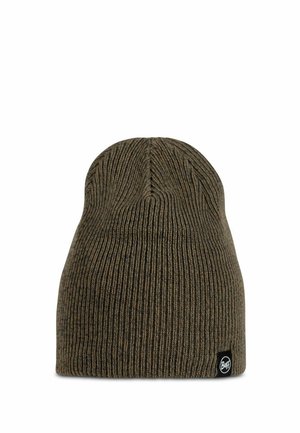 Gorro de punto acanalado marrón con una pequeña etiqueta negra de la marca Buff en el borde inferior, mostrado sobre un fondo blanco.