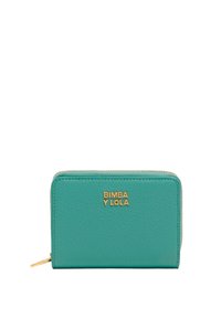 Portafoglio Bimba y Lola realizzato in pelle testurizzata turchese con logo dorato. Presenta una chiusura con zip e un design rettangolare snello.