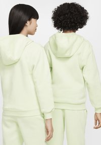 Nike Sportswear CLUB UNISEX - Sudadera - lime ice white