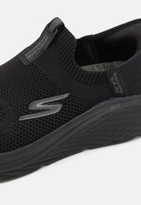 Skechers MAX CUSHIONING ELITE 2.0 - Tenisice - black