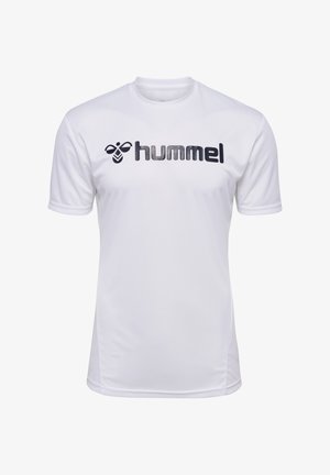 Hvid atletisk skjorte lavet af letvægts, glat stof. Har korte ærmer og et sort "hummel" logo over brystet.