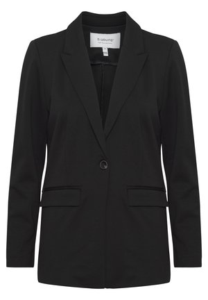 Černý blazer z hladkého materiálu, s klopovým límcem, uzavíráním na jeden knoflík, dvěma předními kapsami a dlouhými rukávy.