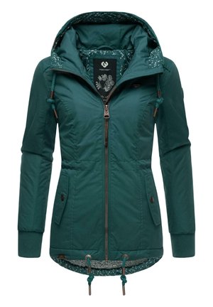 Mėlynos spalvos striukė su kapišonu, su užtrauktuku, šoninėmis kišenėmis, raišteliais apatinėje dalyje ir raštuota pamušalu. Pagaminta iš tekstūruoto audinio.