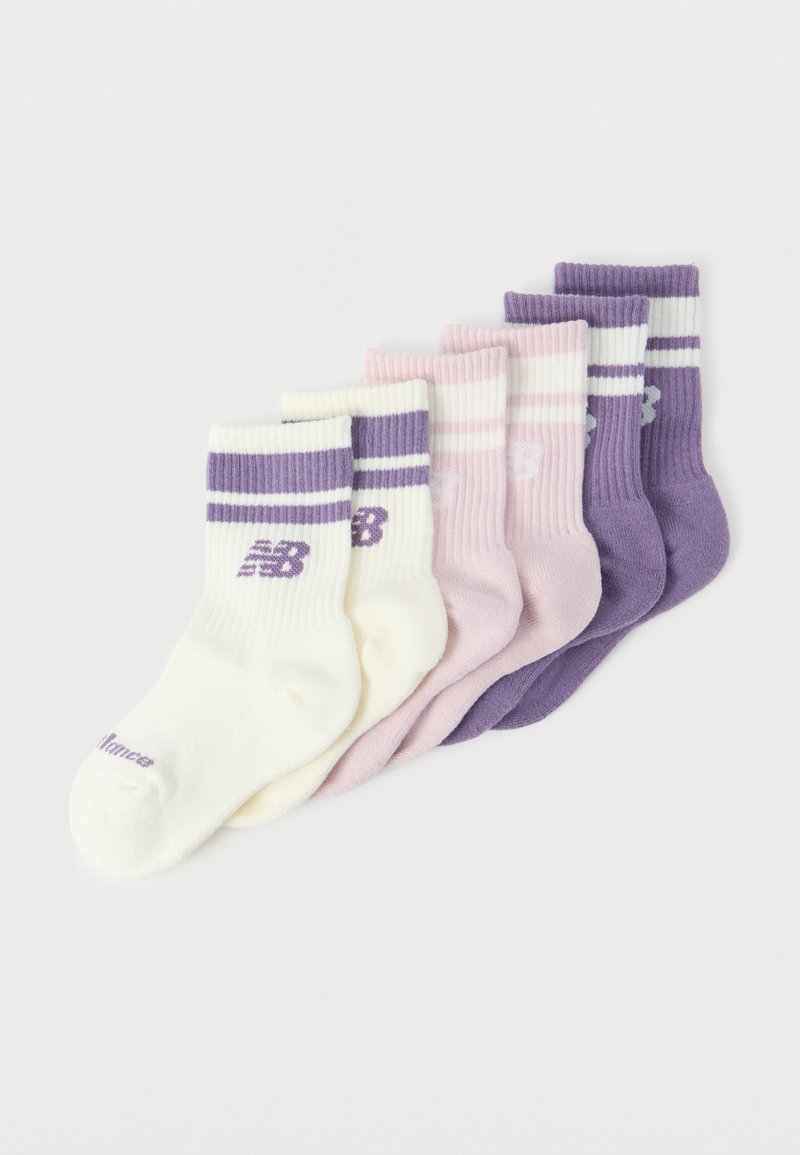 Seši pāri ribotiem krūms zeķēm baltā, rozā un violetā krāsā ar svītrām un logotipu, sakārtoti blakus uz balta fona.