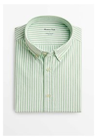  Lichtgroen en wit gestreept overhemd met knopen, heeft een klassieke kraag en een afgeronde zoom, gemaakt van zachte katoenstof.